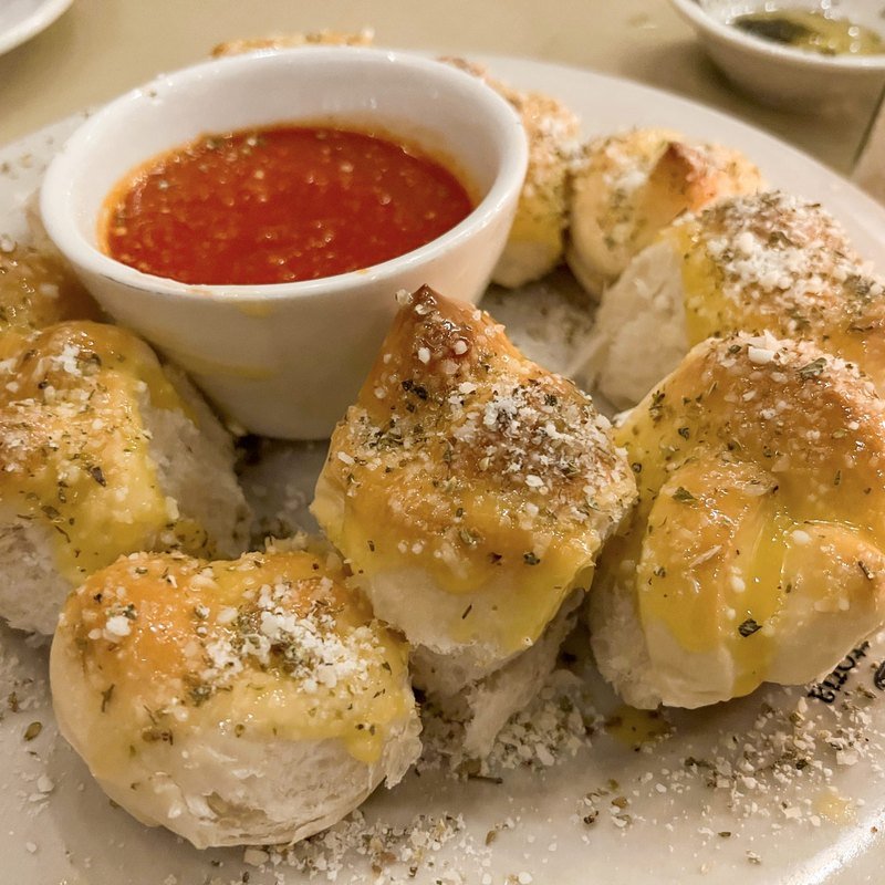 GARLIC KNOTS